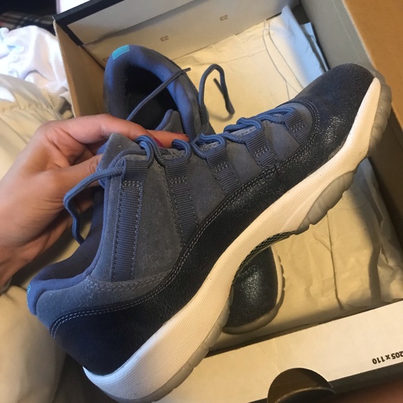air jordan 11 blue moon